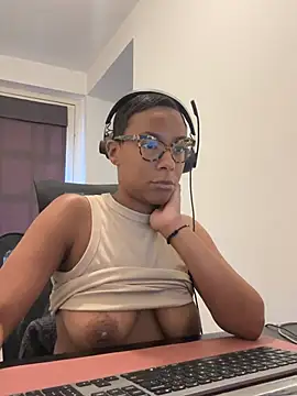 Snapshot of Melia_Rayne chatting on July 2026 09:48:02 AM Melia Rayne online show from July 2026 09:48:02 AM