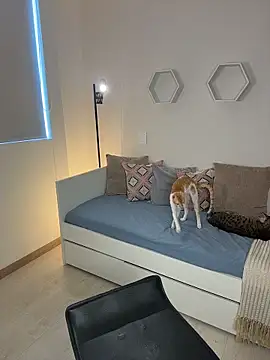 ValentinaMilann online show from April 2026 07:00:01 PM