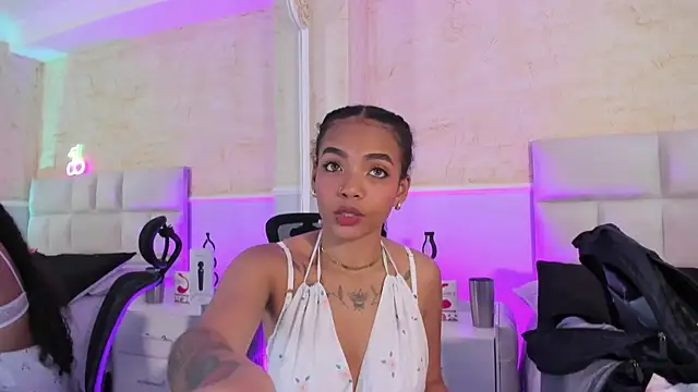 SarahLynn7 online show from March 2025 08:50:02 PM