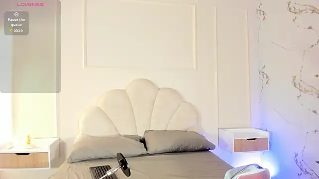 Candaceoweens online show from November 2025 04:12:01 AM