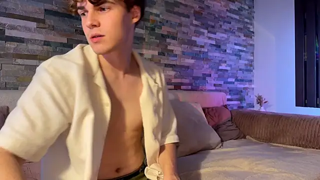 Aurora 5 online show from November 2025 07:25:02 PM