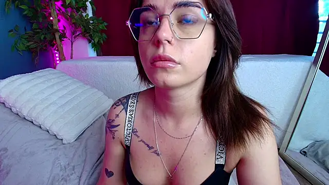 Snapshot of Perfect_Moans chatting on May 2026 04:10:01 AM Perfect Moans online show from May 2026 04:10:01 AM