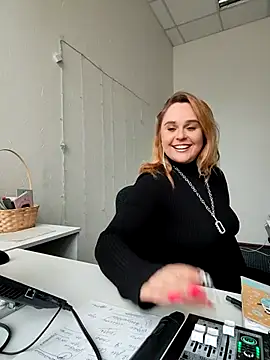 Juicy PeachLux online show from March 2025 09:01:02 AM