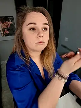 Juicy PeachLux online show from November 2025 06:12:01 AM