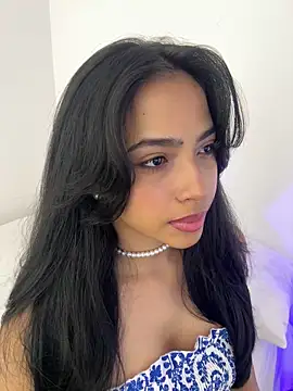  Emily Thompson  online show from February 2026 11:08:02 PM