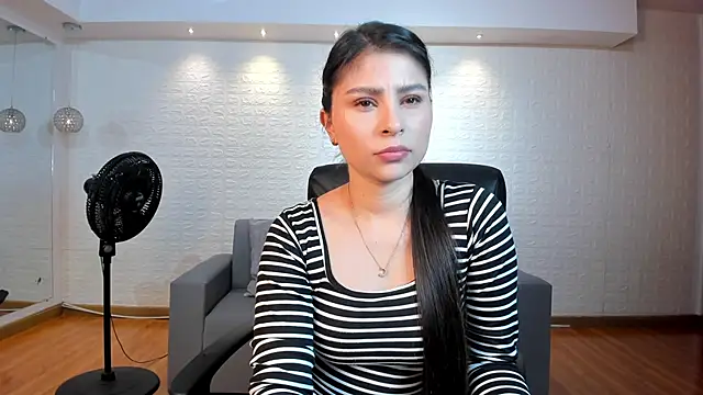 Catalina Santhana online show from October 2025 06:41:02 PM