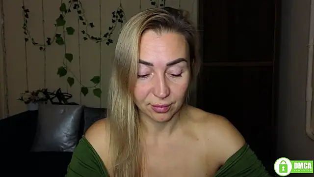 Kiss julli88I online show from November 2025 06:30:01 PM