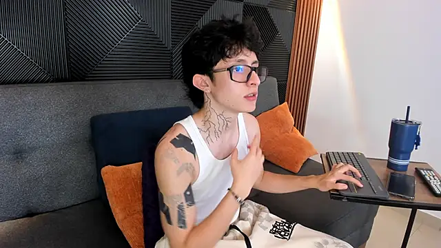 troy rouge online show from March 2025 01:10:02 AM