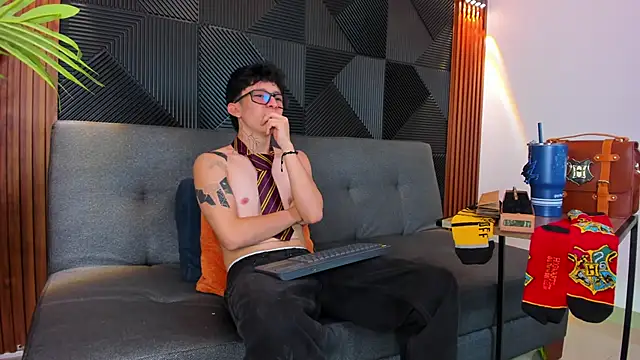 troy rouge online show from March 2025 07:09:01 PM