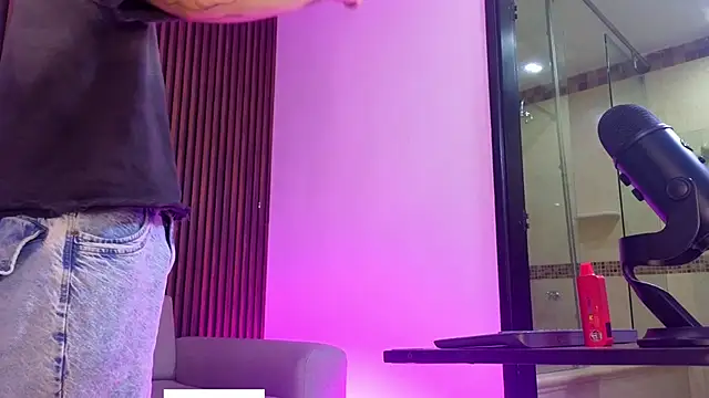 troy rouge online show from September 2025 07:15:02 PM