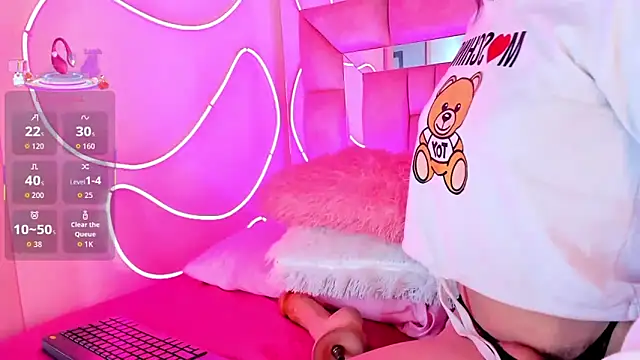 Small Hot19 online show from October 2025 11:07:01 AM