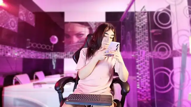 Small Hot19 online show from March 2026 12:16:01 PM