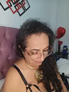 Snapshot of AlessandraLeroy chatting on May 2026 01:11:02 AM AlessandraLeroy online show from May 2026 01:11:02 AM