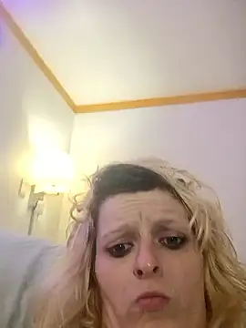 KITTYBOOBOOFUXX online show from October 2025 01:50:01 AM