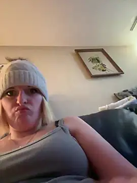 KITTYBOOBOOFUXX online show from February 2026 05:28:01 AM