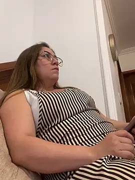 Snapshot of Luna-nevada chatting on February 2026 10:44:01 PM Luna-nevada online show from February 2026 10:44:01 PM