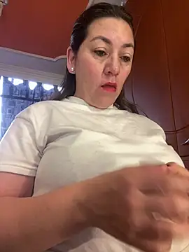 Snapshot of Luna-nevada chatting on April 2026 03:25:02 PM Luna-nevada online show from April 2026 03:25:02 PM