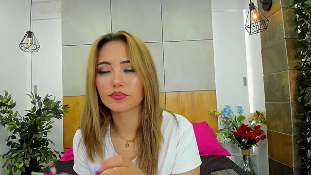 Snapshot of AzuraWave chatting on March 2025 07:49:02 PM AzuraWave online show from March 2025 07:49:02 PM