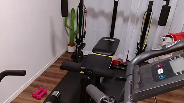 Stretch-man online show from April 2026 07:10:01 PM