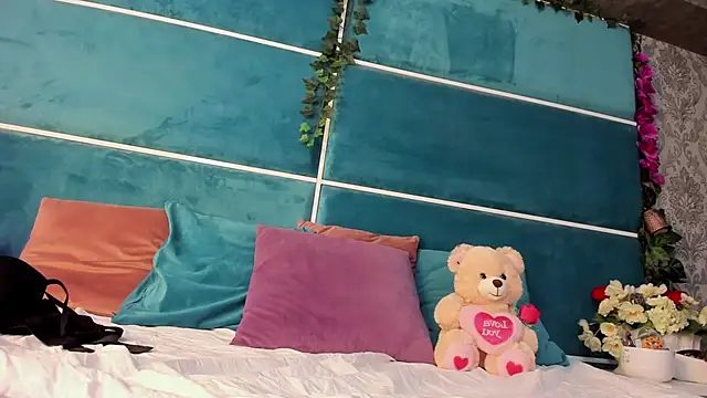 SunnyGlow online show from November 2025 05:50:02 AM