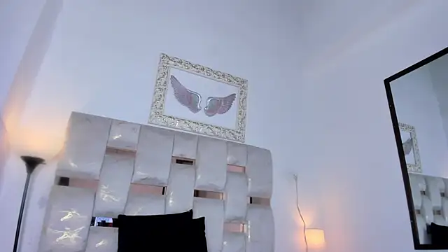 Lola Blondie online show from November 2025 12:20:01 PM