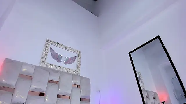 Lola Blondie online show from December 2025 12:33:02 PM