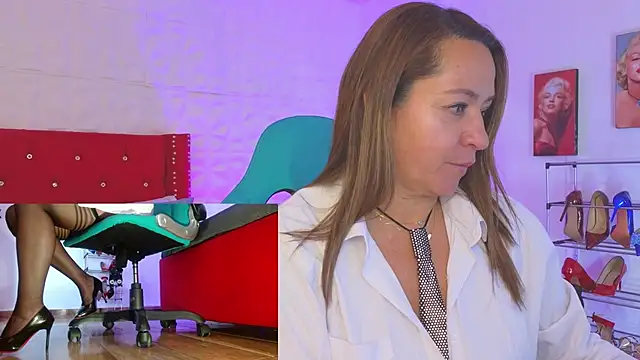 weet Evans    online show from October 2025 03:36:02 AM