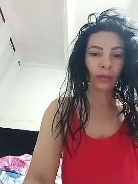 Snapshot of DaphneRosses chatting on June 2026 01:45:02 PM DaphneRosses online show from June 2026 01:45:02 PM