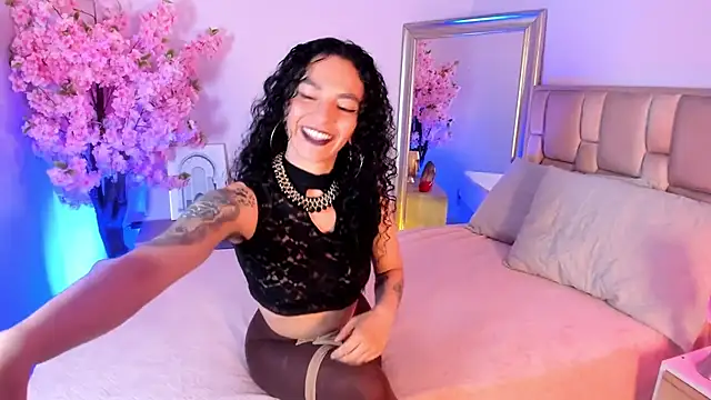 naia xo online show from December 2025 09:09:02 PM