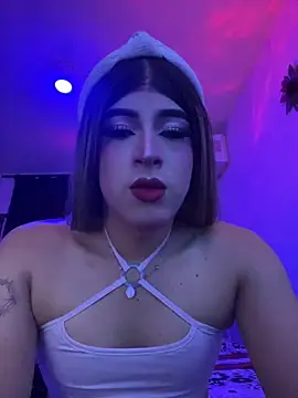 Snapshot of cami-rouxx chatting on October 2025 04:40:02 PM cami-rouxx online show from October 2025 04:40:02 PM