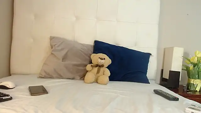 willow smitt online show from October 2025 01:07:01 PM