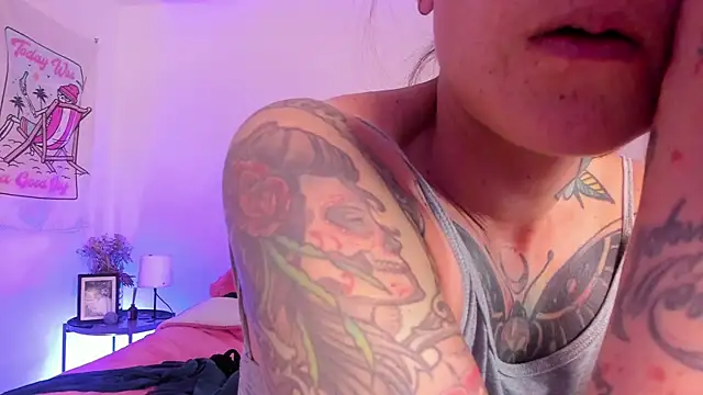 Alessamoth online show from September 2025 06:52:01 PM