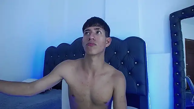 dareck 18 online show from March 2025 11:56:02 PM