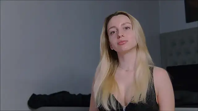 Snapshot of AlexisWhit chatting on February 2026 08:07:01 AM AlexisWhit online show from February 2026 08:07:01 AM