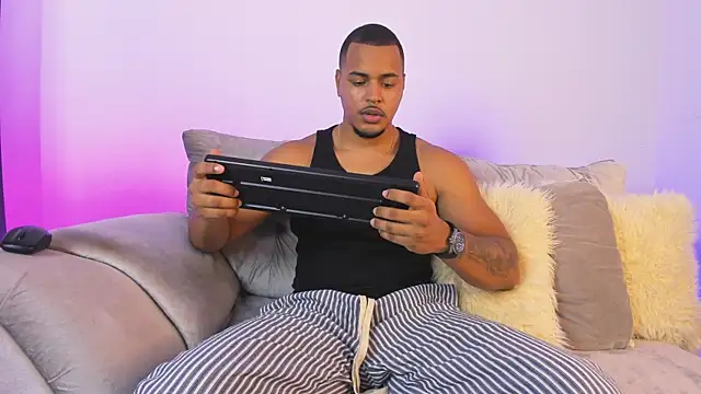 AshtonnSummer online show from November 2025 08:29:01 PM