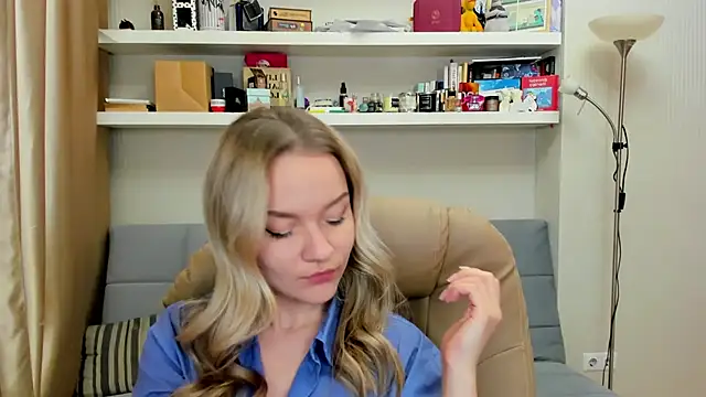 Kara Smith  online show from December 2024 10:12:01 PM