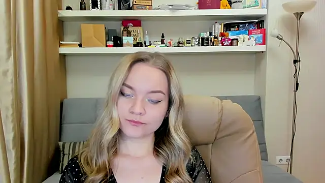 Kara Smith  online show from December 2024 10:13:01 PM