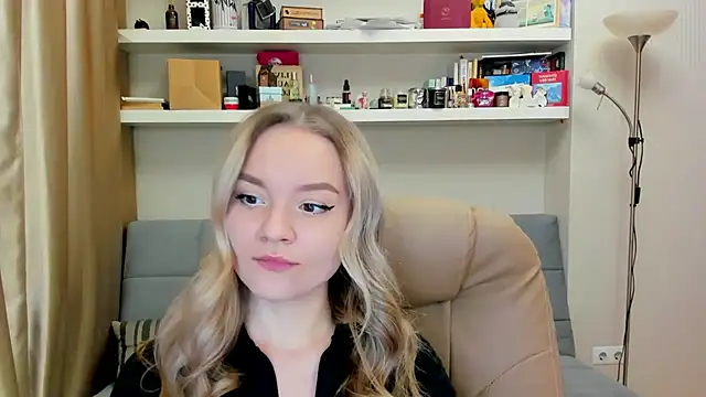 Kara Smith  online show from December 2024 11:23:02 PM