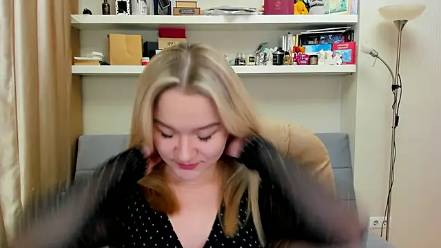 Kara Smith  online show from February 2025 10:20:02 PM