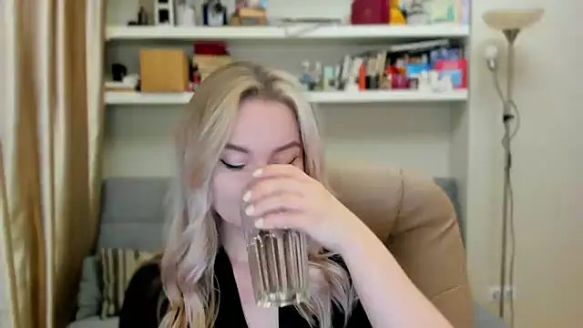 Kara Smith  online show from September 2025 10:10:02 PM