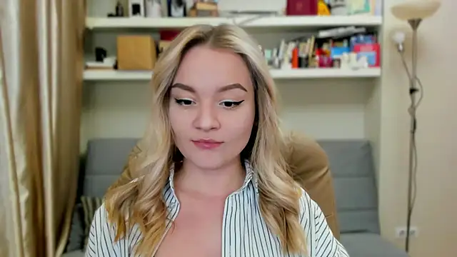 Kara Smith  online show from October 2025 09:02:01 PM