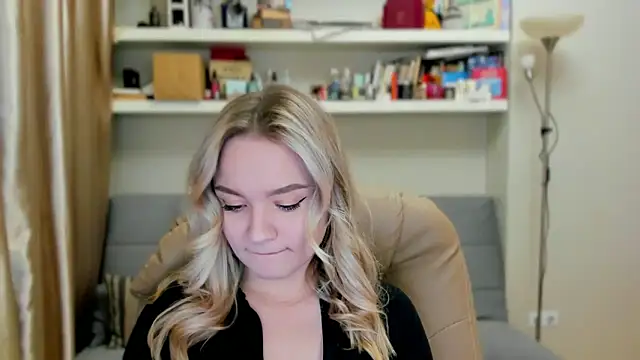 Kara Smith  online show from October 2025 09:37:01 PM