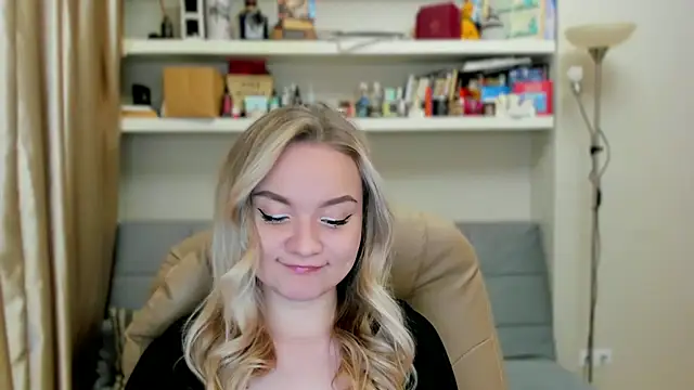 Kara Smith  online show from October 2025 12:11:02 AM