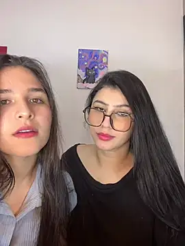 Snapshot of Sweet_and_Rous chatting on March 2025 04:37:02 AM Sweet and Rous online show from March 2025 04:37:02 AM