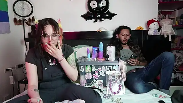 Snapshot of Devil_And_Princess chatting on January 2026 01:31:02 AM Devil And Princess online show from January 2026 01:31:02 AM