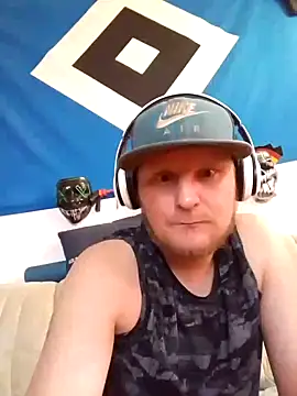 Snapshot of Atze202518 chatting on September 2025 04:10:02 PM Atze202518 online show from September 2025 04:10:02 PM