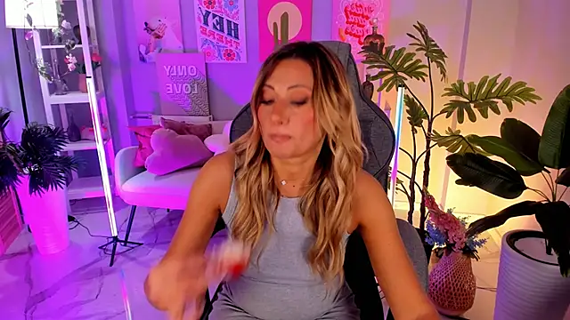 SarahAlluring online show from September 2025 01:35:02 PM