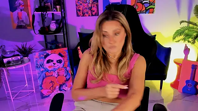 SarahAlluring online show from November 2025 01:06:02 PM