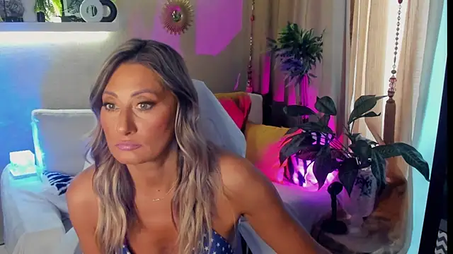 Snapshot of SarahAlluring chatting on July 2026 08:18:01 AM SarahAlluring online show from July 2026 08:18:01 AM
