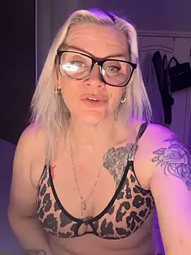 Snapshot of Curvy-Cleo chatting on February 2026 11:26:01 AM Curvy-Cleo online show from February 2026 11:26:01 AM